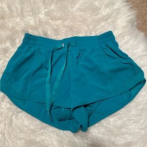 Lululemon Hotty Hot Low-Rise Short, 2.5”, teal, size 6